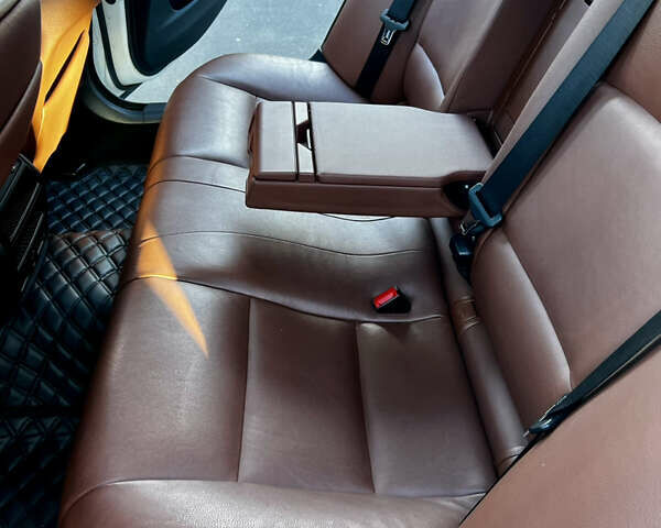 Білий БМВ 5 Серія, об'ємом двигуна 2 л та пробігом 170 тис. км за 16000 $, фото 15 на Automoto.ua