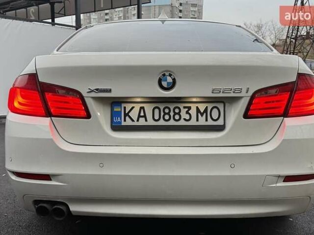 Белый БМВ 5 Серия, объемом двигателя 2 л и пробегом 241 тыс. км за 13489 $, фото 6 на Automoto.ua
