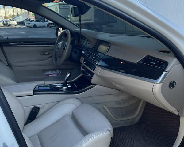 БМВ 5 Серия 2013 в Одессе на Automoto.ua Белый БМВ 5 Серия, объемом двигателя 2 л и пробегом 229 тыс. км за 16400 $, фото 7 на Automoto.ua