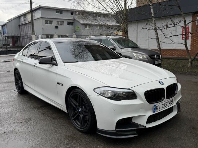 Белый БМВ 5 Серия, объемом двигателя 3 л и пробегом 180 тыс. км за 15550 $, фото 2 на Automoto.ua