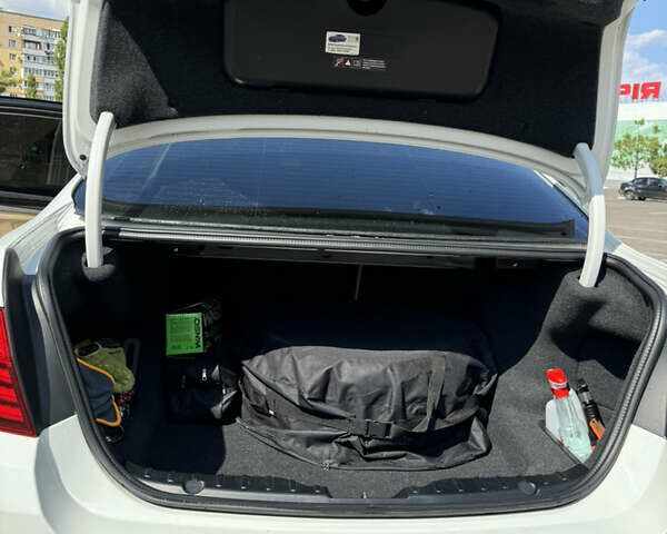 Белый БМВ 5 Серия, объемом двигателя 2 л и пробегом 218 тыс. км за 13800 $, фото 9 на Automoto.ua