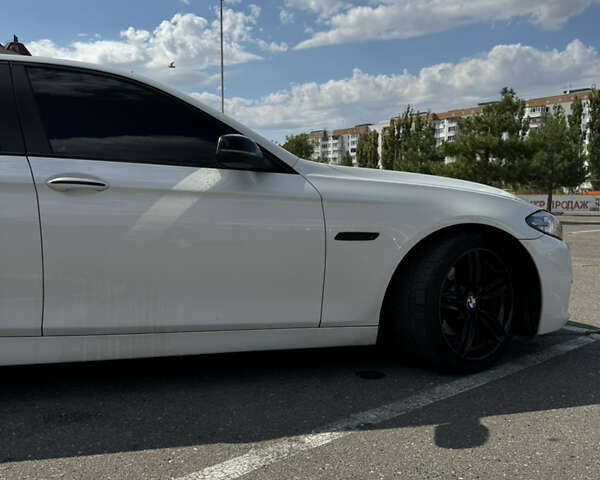 Белый БМВ 5 Серия, объемом двигателя 2 л и пробегом 218 тыс. км за 13800 $, фото 4 на Automoto.ua