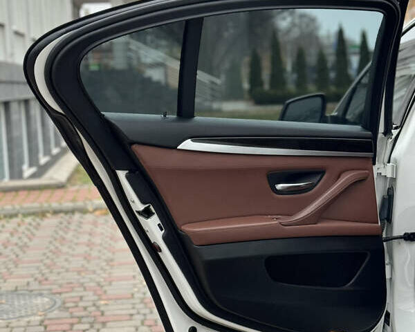 Белый БМВ 5 Серия, объемом двигателя 2.98 л и пробегом 262 тыс. км за 15500 $, фото 35 на Automoto.ua