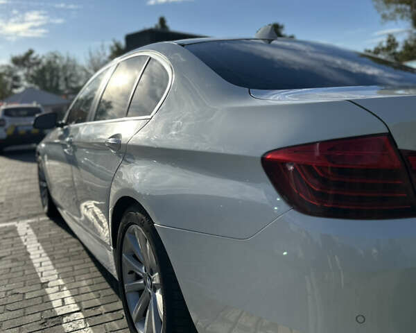 Белый БМВ 5 Серия, объемом двигателя 2.98 л и пробегом 157 тыс. км за 12500 $, фото 5 на Automoto.ua