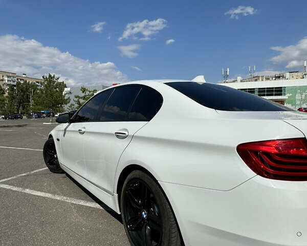 Белый БМВ 5 Серия, объемом двигателя 2 л и пробегом 218 тыс. км за 13800 $, фото 5 на Automoto.ua