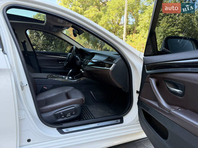 Білий БМВ 5 Серія, об'ємом двигуна 2.99 л та пробігом 330 тис. км за 18900 $, фото 12 на Automoto.ua