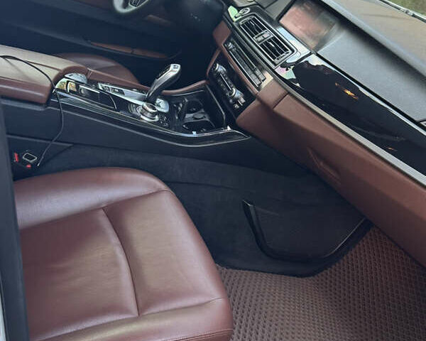 Білий БМВ 5 Серія, об'ємом двигуна 2 л та пробігом 295 тис. км за 17500 $, фото 27 на Automoto.ua