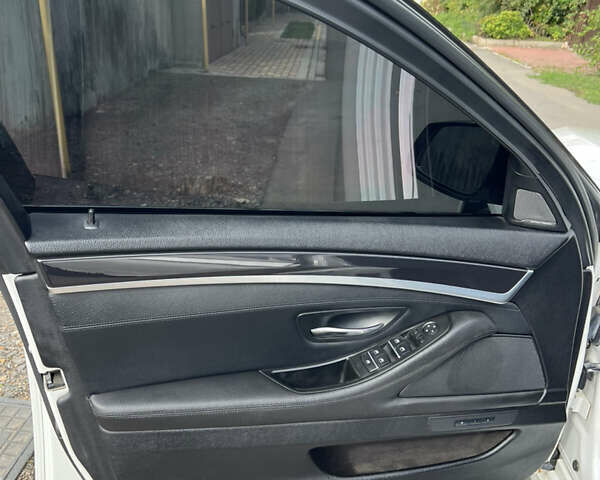 Белый БМВ 5 Серия, объемом двигателя 2 л и пробегом 275 тыс. км за 18500 $, фото 33 на Automoto.ua