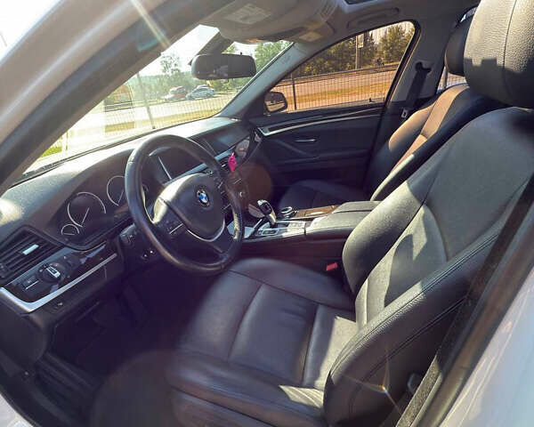 Белый БМВ 5 Серия, объемом двигателя 3 л и пробегом 173 тыс. км за 18000 $, фото 35 на Automoto.ua