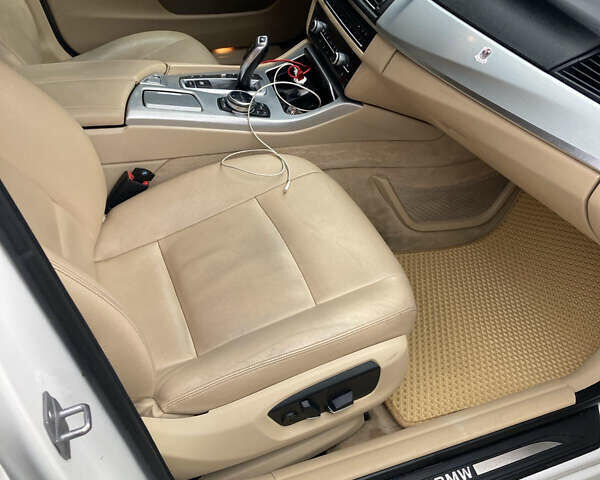 Белый БМВ 5 Серия, объемом двигателя 2 л и пробегом 304 тыс. км за 10500 $, фото 12 на Automoto.ua