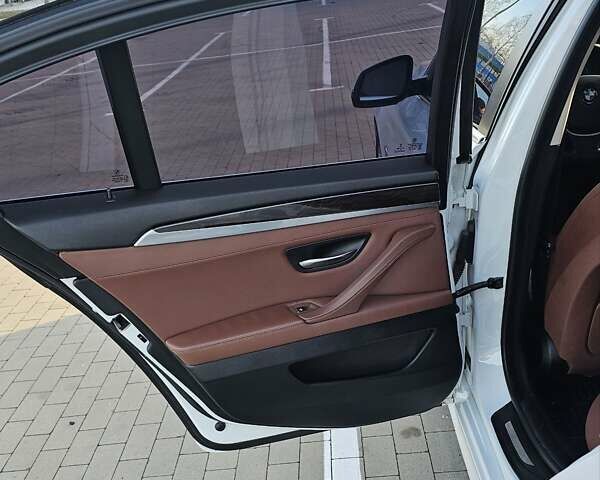 Білий БМВ 5 Серія, об'ємом двигуна 2 л та пробігом 128 тис. км за 17700 $, фото 20 на Automoto.ua