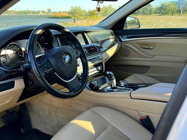 Білий БМВ 5 Серія, об'ємом двигуна 3 л та пробігом 237 тис. км за 14800 $, фото 11 на Automoto.ua