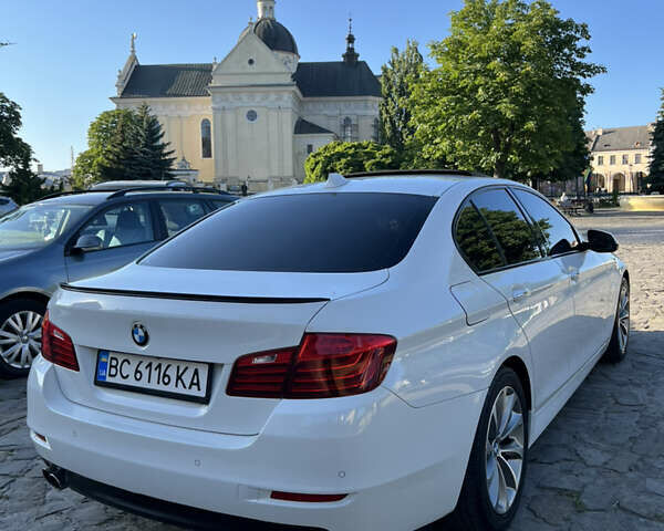 Білий БМВ 5 Серія, об'ємом двигуна 2 л та пробігом 50 тис. км за 15000 $, фото 10 на Automoto.ua