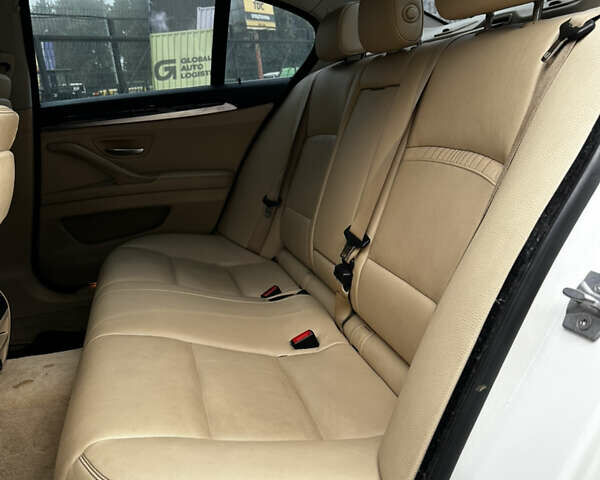 Белый БМВ 5 Серия, объемом двигателя 2.98 л и пробегом 157 тыс. км за 15900 $, фото 12 на Automoto.ua