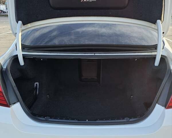 Білий БМВ 5 Серія, об'ємом двигуна 2 л та пробігом 128 тис. км за 17700 $, фото 28 на Automoto.ua