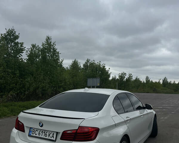 Білий БМВ 5 Серія, об'ємом двигуна 2 л та пробігом 50 тис. км за 15000 $, фото 18 на Automoto.ua
