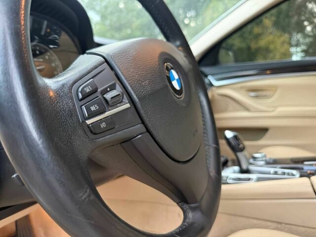 БМВ 5 Серия 2014 в Днепре (Днепропетровске) на Automoto.ua Белый БМВ 5 Серия, объемом двигателя 3 л и пробегом 90 тыс. км за 14500 $, фото 8 на Automoto.ua