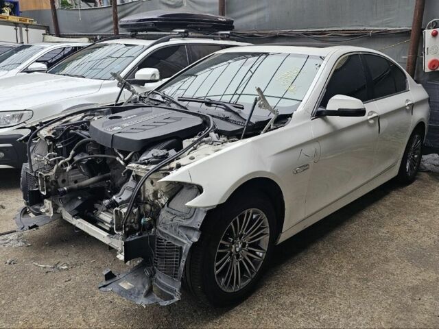 Білий БМВ 5 Серія, об'ємом двигуна 2 л та пробігом 161 тис. км за 10250 $, фото 6 на Automoto.ua