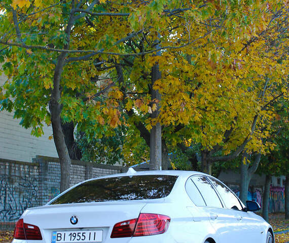 БМВ 5 Серия 2014 в Николаеве на Automoto.ua Белый БМВ 5 Серия, объемом двигателя 3 л и пробегом 273 тыс. км за 22000 $, фото 9 на Automoto.ua