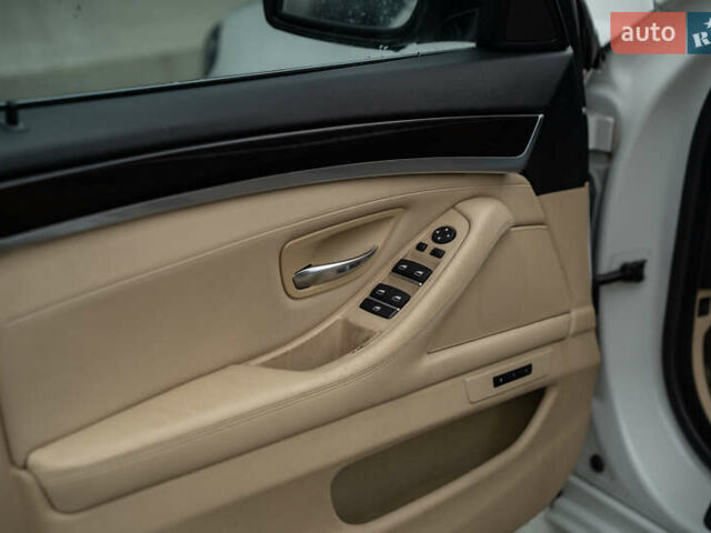 Білий БМВ 5 Серія, об'ємом двигуна 2 л та пробігом 134 тис. км за 19900 $, фото 40 на Automoto.ua