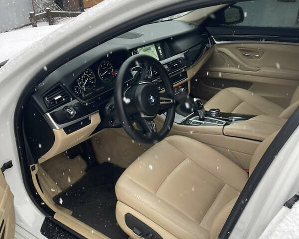 Білий БМВ 5 Серія, об'ємом двигуна 2.98 л та пробігом 177 тис. км за 17000 $, фото 13 на Automoto.ua