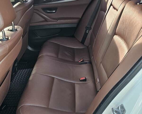Білий БМВ 5 Серія, об'ємом двигуна 2 л та пробігом 128 тис. км за 17700 $, фото 14 на Automoto.ua