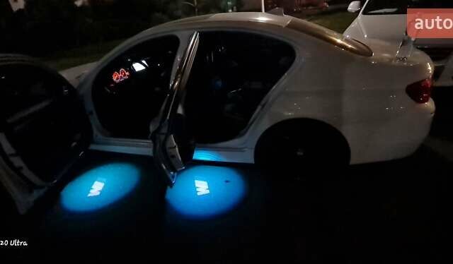 Белый БМВ 5 Серия, объемом двигателя 3 л и пробегом 117 тыс. км за 23000 $, фото 14 на Automoto.ua