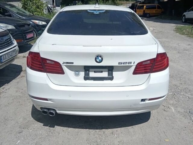 Білий БМВ 5 Серія, об'ємом двигуна 2 л та пробігом 226 тис. км за 9200 $, фото 1 на Automoto.ua