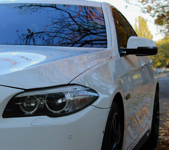 БМВ 5 Серия 2014 в Николаеве на Automoto.ua Белый БМВ 5 Серия, объемом двигателя 3 л и пробегом 273 тыс. км за 22000 $, фото 8 на Automoto.ua