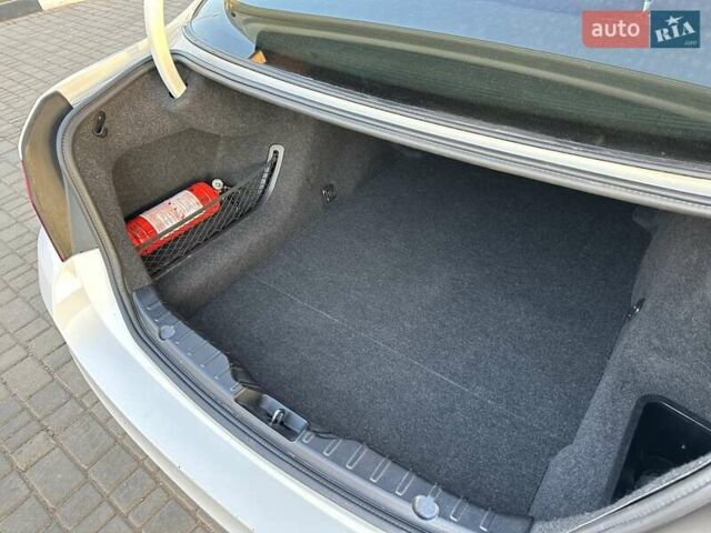 Белый БМВ 5 Серия, объемом двигателя 2 л и пробегом 250 тыс. км за 15500 $, фото 45 на Automoto.ua