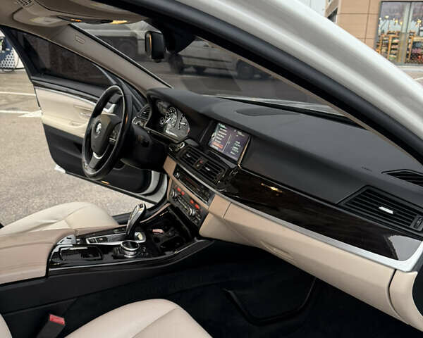 Белый БМВ 5 Серия, объемом двигателя 2 л и пробегом 136 тыс. км за 13950 $, фото 19 на Automoto.ua