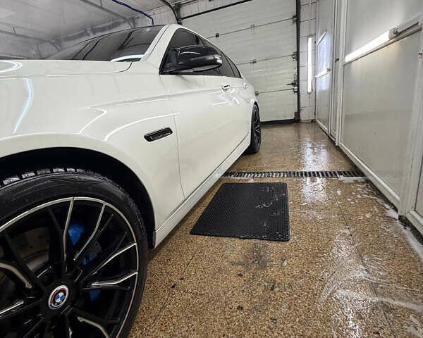 Белый БМВ 5 Серия, объемом двигателя 2.98 л и пробегом 190 тыс. км за 25500 $, фото 15 на Automoto.ua