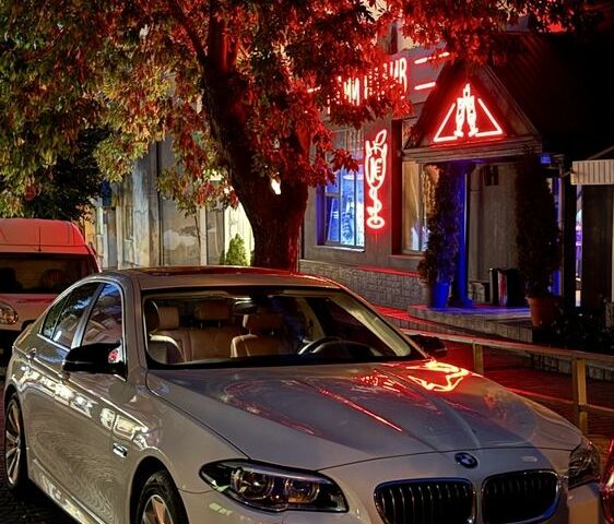 Белый БМВ 5 Серия, объемом двигателя 3 л и пробегом 224 тыс. км за 16600 $, фото 12 на Automoto.ua