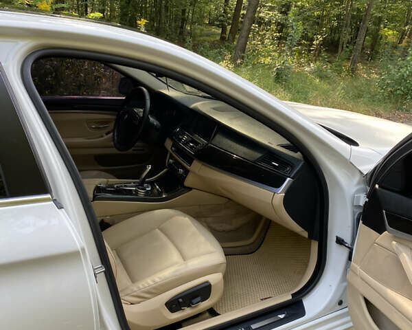 Белый БМВ 5 Серия, объемом двигателя 2 л и пробегом 253 тыс. км за 13900 $, фото 10 на Automoto.ua