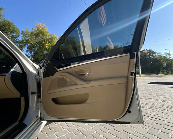 Белый БМВ 5 Серия, объемом двигателя 2 л и пробегом 160 тыс. км за 14700 $, фото 13 на Automoto.ua