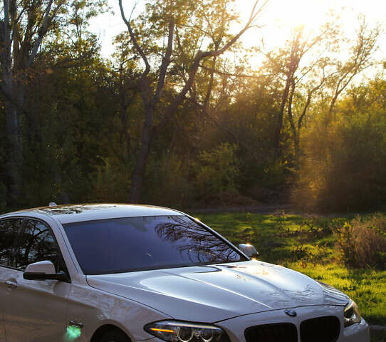 БМВ 5 Серия 2014 в Николаеве на Automoto.ua Белый БМВ 5 Серия, объемом двигателя 3 л и пробегом 273 тыс. км за 22000 $, фото 6 на Automoto.ua