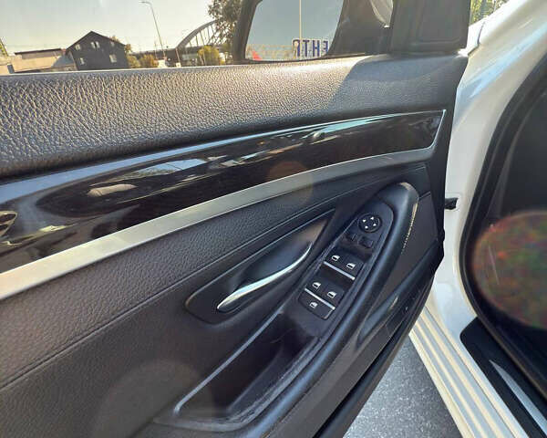 Белый БМВ 5 Серия, объемом двигателя 3 л и пробегом 173 тыс. км за 18000 $, фото 11 на Automoto.ua