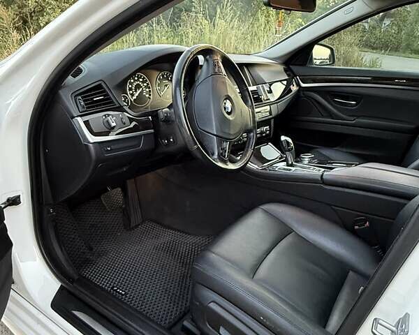 Білий БМВ 5 Серія, об'ємом двигуна 2.98 л та пробігом 210 тис. км за 16500 $, фото 26 на Automoto.ua