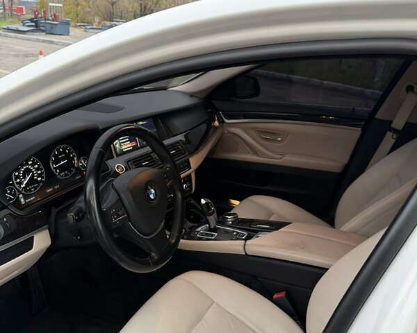 Белый БМВ 5 Серия, объемом двигателя 2 л и пробегом 136 тыс. км за 13950 $, фото 11 на Automoto.ua