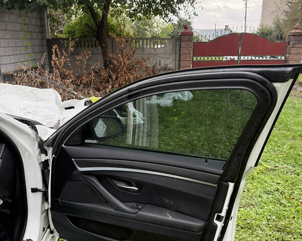 Белый БМВ 5 Серия, объемом двигателя 2 л и пробегом 155 тыс. км за 4800 $, фото 6 на Automoto.ua