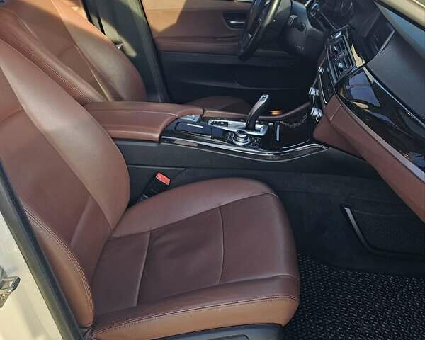 Білий БМВ 5 Серія, об'ємом двигуна 2 л та пробігом 128 тис. км за 17700 $, фото 16 на Automoto.ua