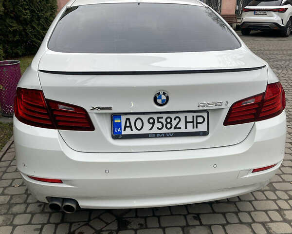 Белый БМВ 5 Серия, объемом двигателя 2 л и пробегом 304 тыс. км за 10500 $, фото 5 на Automoto.ua