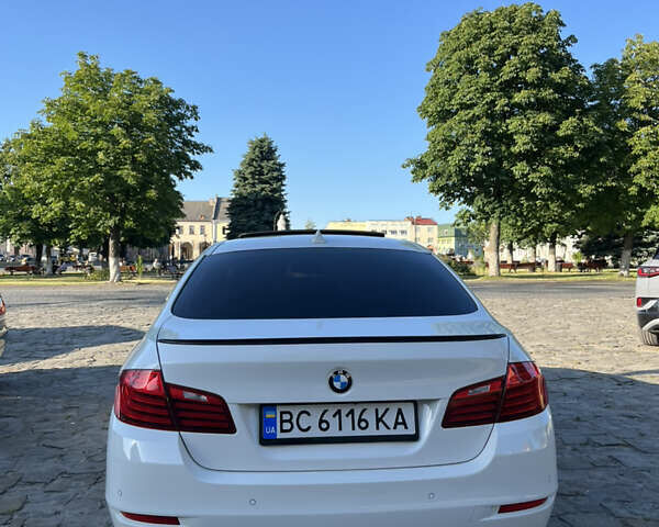 Білий БМВ 5 Серія, об'ємом двигуна 2 л та пробігом 50 тис. км за 15000 $, фото 11 на Automoto.ua