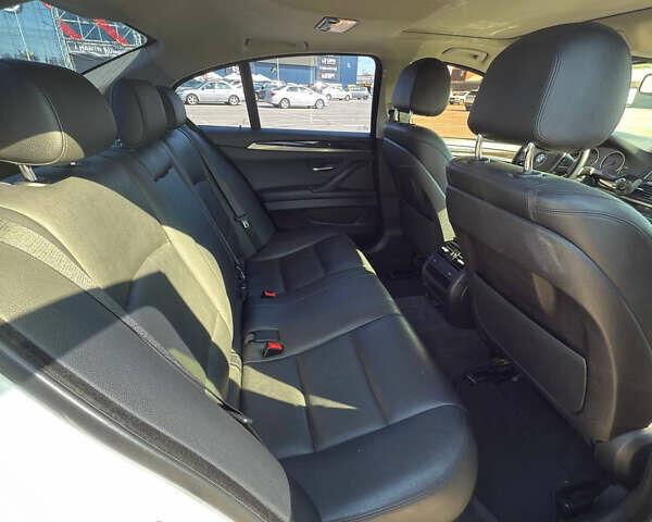 Белый БМВ 5 Серия, объемом двигателя 3 л и пробегом 173 тыс. км за 18000 $, фото 25 на Automoto.ua