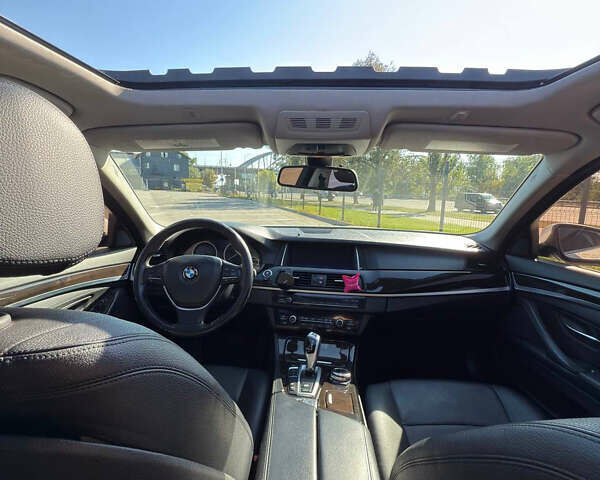 Белый БМВ 5 Серия, объемом двигателя 3 л и пробегом 173 тыс. км за 18000 $, фото 10 на Automoto.ua