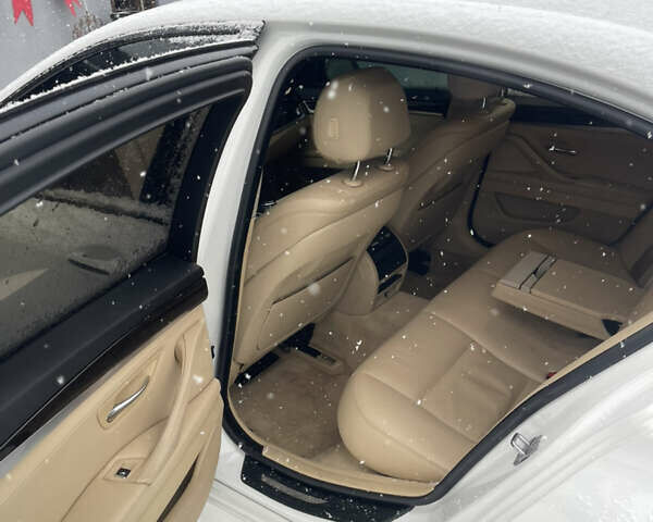 Білий БМВ 5 Серія, об'ємом двигуна 2.98 л та пробігом 177 тис. км за 17000 $, фото 16 на Automoto.ua