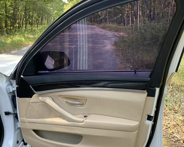 Белый БМВ 5 Серия, объемом двигателя 2 л и пробегом 253 тыс. км за 13900 $, фото 9 на Automoto.ua