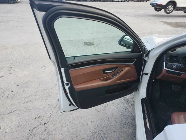 Белый БМВ 5 Серия, объемом двигателя 3 л и пробегом 210 тыс. км за 13000 $, фото 12 на Automoto.ua