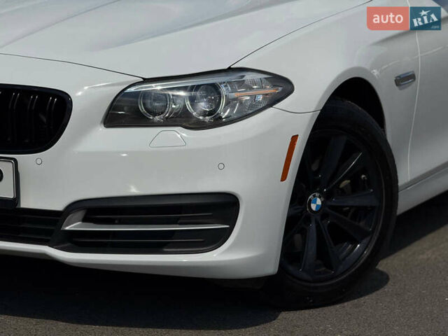Белый БМВ 5 Серия, объемом двигателя 2 л и пробегом 97 тыс. км за 16000 $, фото 4 на Automoto.ua