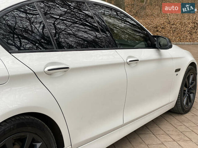 Белый БМВ 5 Серия, объемом двигателя 2 л и пробегом 133 тыс. км за 17100 $, фото 33 на Automoto.ua